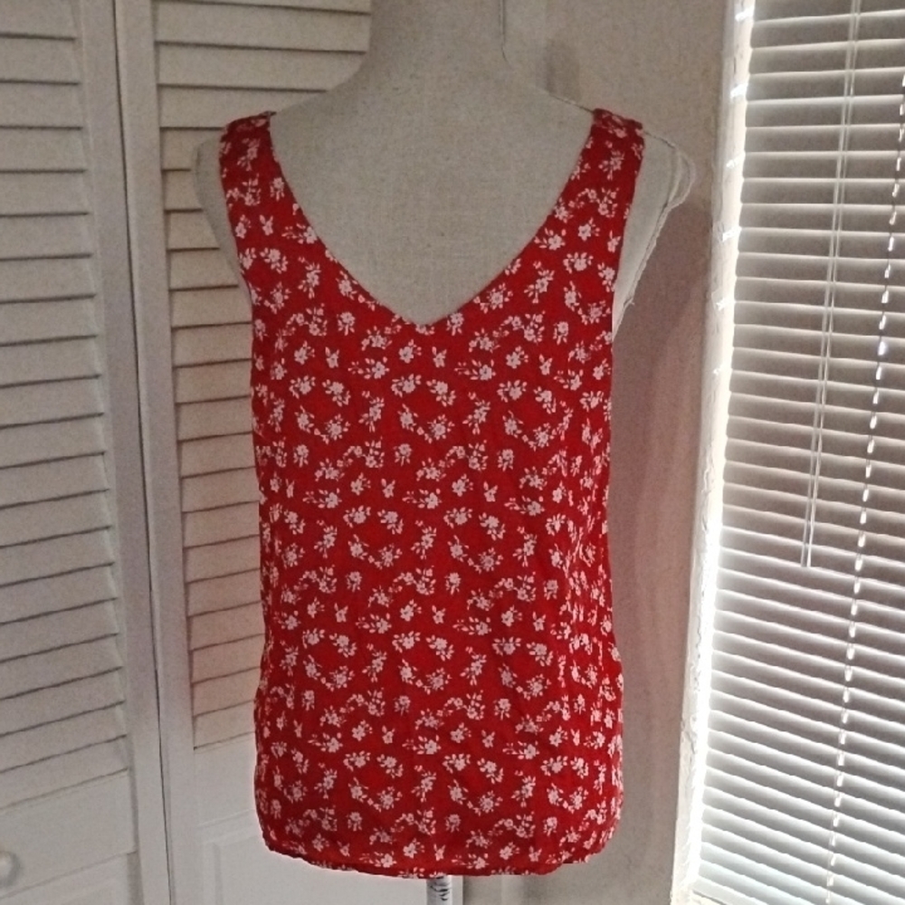 Elegant Red Floral Tank Top - Picture 4 of 6